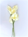 Calla ca. 5,5 cm + Tråd 6 stk. Du får som på foto. Skum blomst. Er delt stk. vis.
